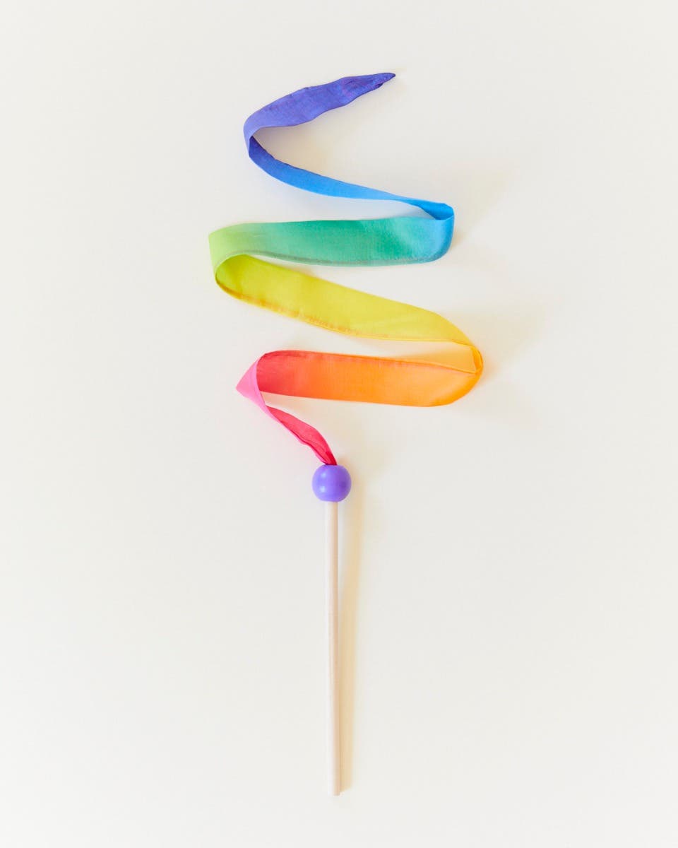Sarah's Silks gymnastieklint - regenboog met bal image